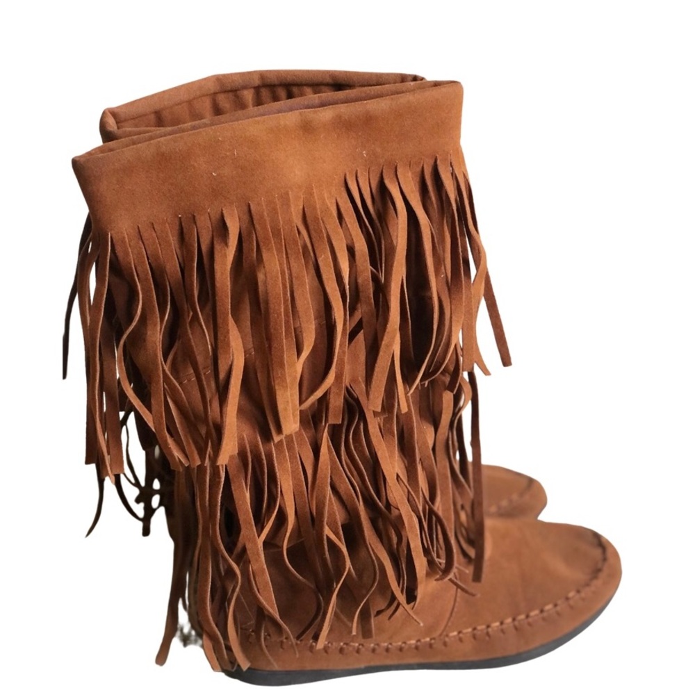 Women’s 6.5 Fringe Moccasin boots by Rampage